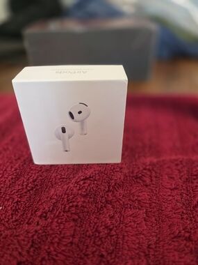 0Apple AirPods 4 w/ Active Noise Cancellation